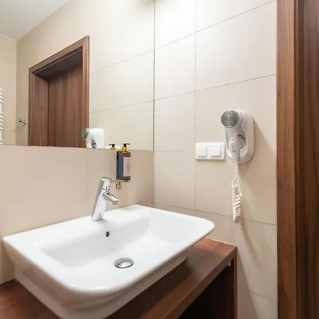 Rent Like - 210 Apartment